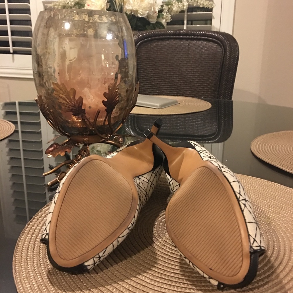 Beautiful black & cream heels - Picture 3 of 7